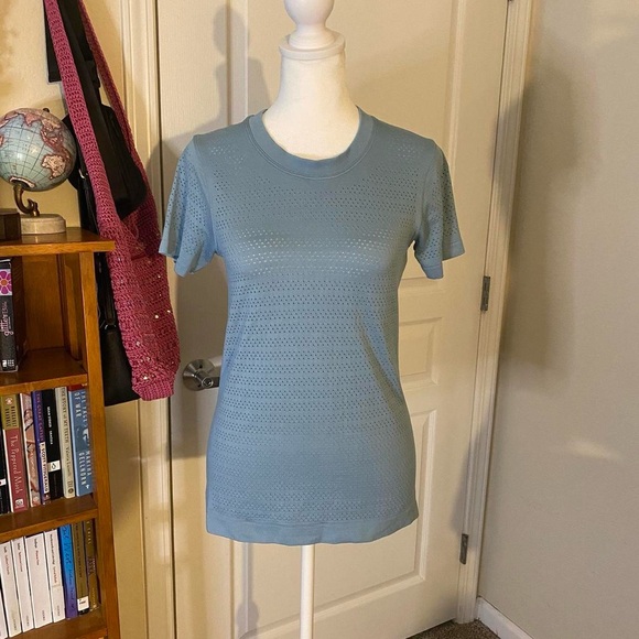 Early 2000s Lululemon Workout Top 🩵 - Picture 1 of 4